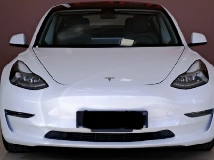 Білий Тесла Модель 3, об'ємом двигуна 0 л та пробігом 60 тис. км за 19000 $, фото 1 на Automoto.ua