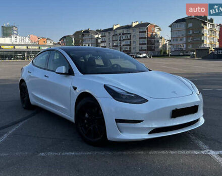 Тесла Модель 3 2022 в Киеве на Automoto.ua Белый Тесла Модель 3, объемом двигателя 0 л и пробегом 34 тыс. км за 15200 $, фото 1 на Automoto.ua