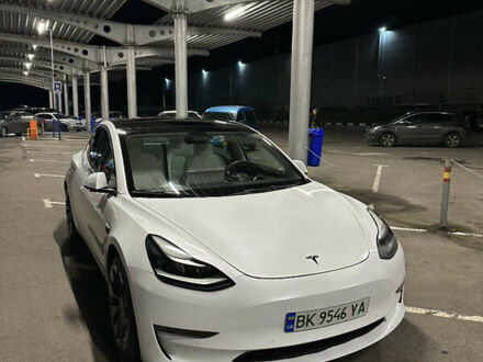 Білий Тесла Модель 3, об'ємом двигуна 0 л та пробігом 8 тис. км за 26500 $, фото 1 на Automoto.ua