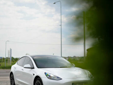 Білий Тесла Модель 3, об'ємом двигуна 0 л та пробігом 71 тис. км за 21200 $, фото 1 на Automoto.ua