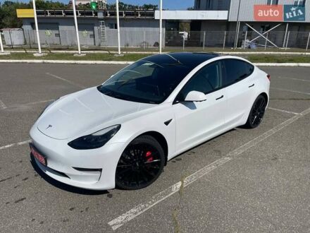 Тесла Модель 3 2022 у Києві на Automoto.ua Білий Тесла Модель 3, об'ємом двигуна 0 л та пробігом 65 тис. км за 29500 $, фото 1 на Automoto.ua