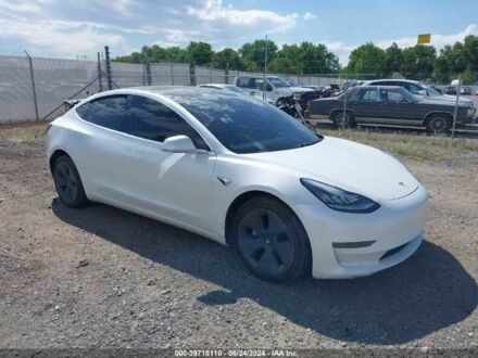 Тесла Модель 3 2022 в Березань на Automoto.ua Белый Тесла Модель 3, объемом двигателя 0 л и пробегом 21 тыс. км за 20500 $, фото 1 на Automoto.ua