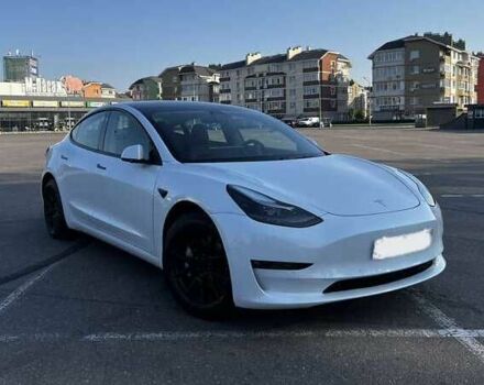 Тесла Модель 3 2022 в Киеве на Automoto.ua Белый Тесла Модель 3, объемом двигателя 0 л и пробегом 34 тыс. км за 14200 $, фото 1 на Automoto.ua