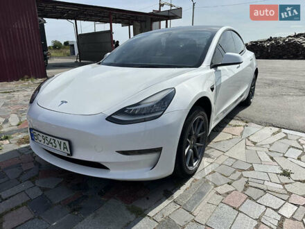 Тесла Модель 3 2022 в Буске на Automoto.ua Белый Тесла Модель 3, объемом двигателя 0 л и пробегом 79 тыс. км за 21700 $, фото 1 на Automoto.ua