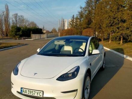 Тесла Модель 3 2022 в Киеве на Automoto.ua Белый Тесла Модель 3, объемом двигателя 0 л и пробегом 9 тыс. км за 23000 $, фото 1 на Automoto.ua