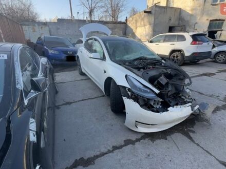 Белый Тесла Модель 3, объемом двигателя 0 л и пробегом 50 тыс. км за 9500 $, фото 1 на Automoto.ua