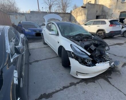 Белый Тесла Модель 3, объемом двигателя 0 л и пробегом 50 тыс. км за 9500 $, фото 1 на Automoto.ua