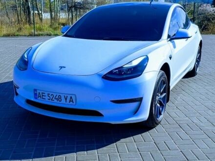 Тесла Модель 3 2022 в Днепре (Днепропетровске) на Automoto.ua Белый Тесла Модель 3, объемом двигателя 0 л и пробегом 14 тыс. км за 28200 $, фото 1 на Automoto.ua
