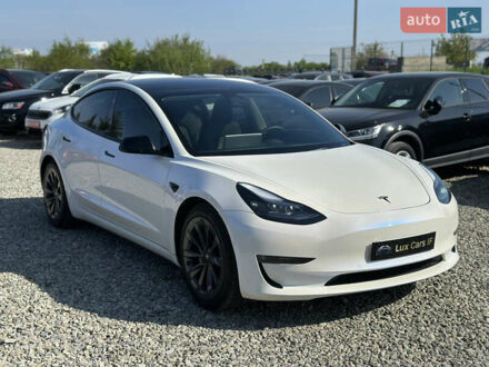 Тесла Модель 3 2022 в Ивано-Франковске на Automoto.ua Белый Тесла Модель 3, объемом двигателя 0 л и пробегом 94 тыс. км за 22000 $, фото 1 на Automoto.ua