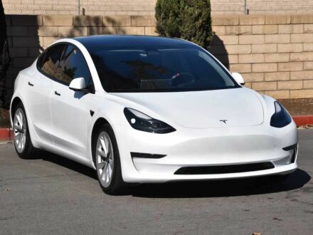 Тесла Модель 3 2022 у Кривому Розі на Automoto.ua Білий Тесла Модель 3, об'ємом двигуна 0 л та пробігом 32 тис. км за 19200 $, фото 1 на Automoto.ua