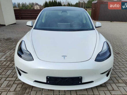 Тесла Модель 3 2022 в Ивано-Франковске на Automoto.ua Белый Тесла Модель 3, объемом двигателя 0 л и пробегом 47 тыс. км за 15000 $, фото 1 на Automoto.ua