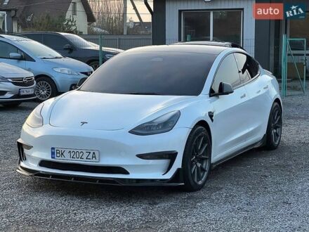 Белый Тесла Модель 3, объемом двигателя 0 л и пробегом 98 тыс. км за 19100 $, фото 1 на Automoto.ua