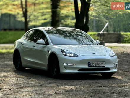 Тесла Модель 3 2022 в Львове на Automoto.ua Белый Тесла Модель 3, объемом двигателя 0 л и пробегом 53 тыс. км за 17300 $, фото 1 на Automoto.ua