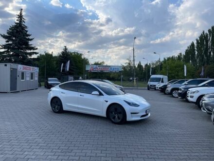 Тесла Модель 3 2022 в Кривом Роге на Automoto.ua Белый Тесла Модель 3, объемом двигателя 6 л и пробегом 10 тыс. км за 19999 $, фото 1 на Automoto.ua