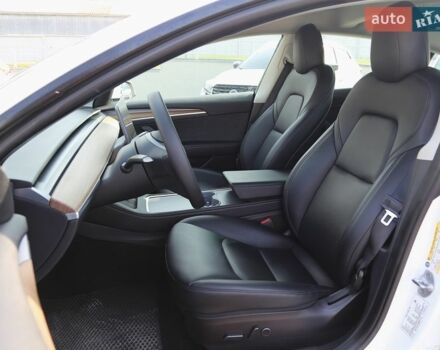 Белый Тесла Модель 3, объемом двигателя 0 л и пробегом 47 тыс. км за 25000 $, фото 1 на Automoto.ua