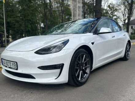 Тесла Модель 3 2022 в Киеве на Automoto.ua Белый Тесла Модель 3, объемом двигателя 0 л и пробегом 53 тыс. км за 19900 $, фото 1 на Automoto.ua