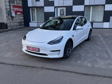 Тесла Модель 3 2022 у Нежине на Automoto.ua Білий Тесла Модель 3, об'ємом двигуна 0 л та пробігом 86 тис. км за 19500 $, фото 1 на Automoto.ua