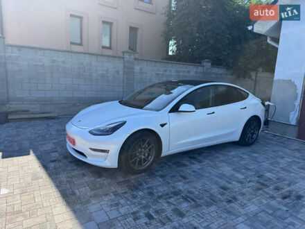 Тесла Модель 3 2022 в Ровно на Automoto.ua Белый Тесла Модель 3, объемом двигателя 0 л и пробегом 142 тыс. км за 16949 $, фото 1 на Automoto.ua