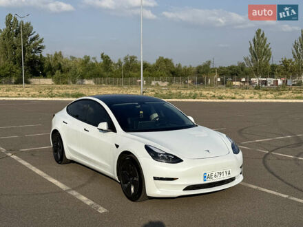 Тесла Модель 3 2023 в Кривом Роге на Automoto.ua Белый Тесла Модель 3, объемом двигателя 0 л и пробегом 34 тыс. км за 25000 $, фото 1 на Automoto.ua