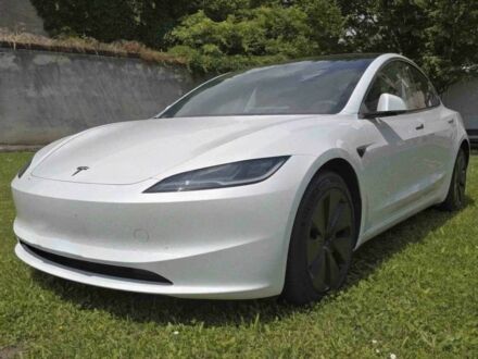 Тесла Модель 3 2023 в Николаеве на Automoto.ua Белый Тесла Модель 3, объемом двигателя 0 л и пробегом 12 тыс. км за 11900 $, фото 1 на Automoto.ua