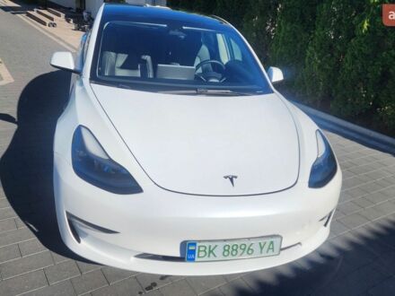Білий Тесла Модель 3, об'ємом двигуна 0 л та пробігом 100 тис. км за 25999 $, фото 1 на Automoto.ua