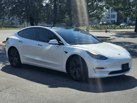 Тесла Модель 3 2023 в Киеве на Automoto.ua Белый Тесла Модель 3, объемом двигателя 0 л и пробегом 23 тыс. км за 9600 $, фото 1 на Automoto.ua
