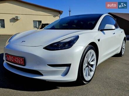 Тесла Модель 3 2023 в Днепре (Днепропетровске) на Automoto.ua Белый Тесла Модель 3, объемом двигателя 0 л и пробегом 35 тыс. км за 19900 $, фото 1 на Automoto.ua