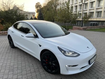 Білий Тесла Модель 3, об'ємом двигуна 0 л та пробігом 44 тис. км за 28000 $, фото 1 на Automoto.ua