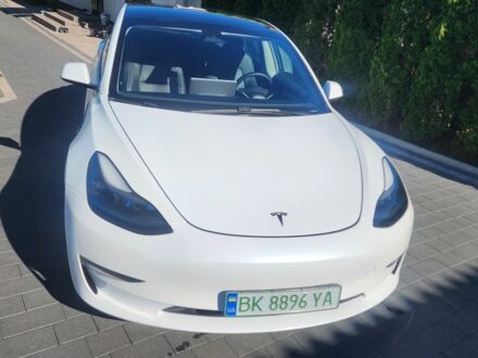 Білий Тесла Модель 3, об'ємом двигуна 0 л та пробігом 100 тис. км за 25042 $, фото 1 на Automoto.ua