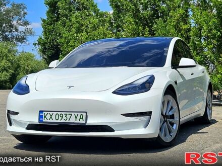 Білий Тесла Модель 3, об'ємом двигуна 0.2 л та пробігом 104 тис. км за 19999 $, фото 1 на Automoto.ua