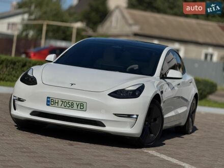 Білий Тесла Модель 3, об'ємом двигуна 0 л та пробігом 65 тис. км за 23900 $, фото 1 на Automoto.ua