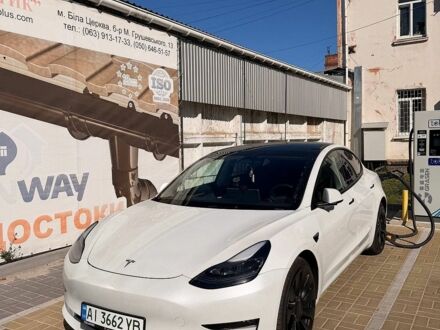 Білий Тесла Модель 3, об'ємом двигуна 0 л та пробігом 38 тис. км за 25000 $, фото 1 на Automoto.ua