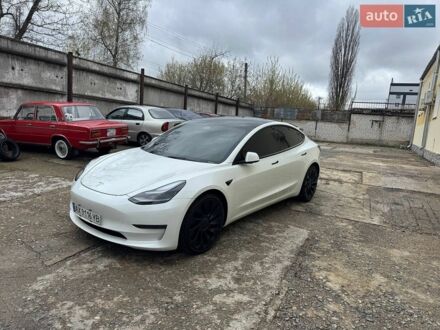Білий Тесла Модель 3, об'ємом двигуна 0 л та пробігом 68 тис. км за 22200 $, фото 1 на Automoto.ua