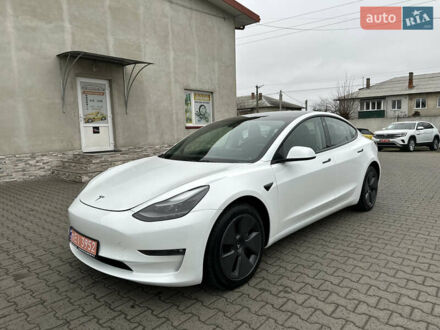 Білий Тесла Модель 3, об'ємом двигуна 0 л та пробігом 4 тис. км за 17500 $, фото 1 на Automoto.ua