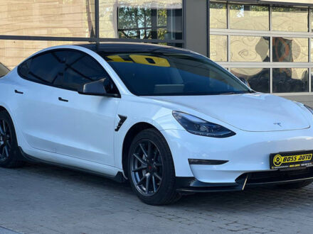 Тесла Модель 3 2023 в Ивано-Франковске на Automoto.ua Белый Тесла Модель 3, объемом двигателя 60 л и пробегом 15 тыс. км за 27990 $, фото 1 на Automoto.ua