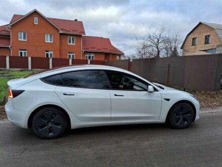 Белый Тесла Модель 3, объемом двигателя 0 л и пробегом 37 тыс. км за 21500 $, фото 1 на Automoto.ua