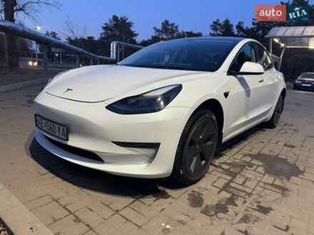 Білий Тесла Модель 3, об'ємом двигуна 0 л та пробігом 50 тис. км за 20700 $, фото 1 на Automoto.ua