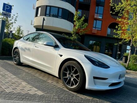 Тесла Модель 3 2023 у Києві на Automoto.ua Білий Тесла Модель 3, об'ємом двигуна 0 л та пробігом 27 тис. км за 18500 $, фото 1 на Automoto.ua