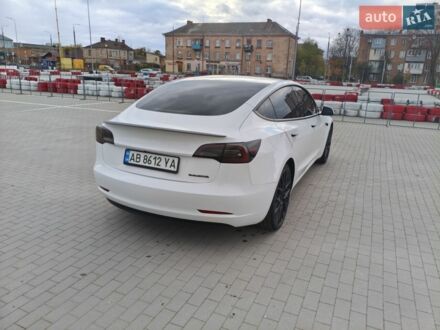 Белый Тесла Модель 3, объемом двигателя 0 л и пробегом 62 тыс. км за 21800 $, фото 1 на Automoto.ua