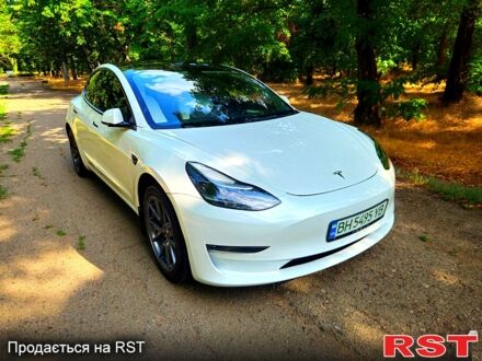 Білий Тесла Модель 3, об'ємом двигуна 0.21 л та пробігом 59 тис. км за 21990 $, фото 1 на Automoto.ua