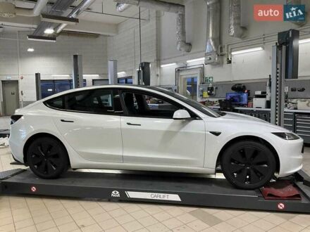 Тесла Модель 3 2024 в Киеве на Automoto.ua Белый Тесла Модель 3, объемом двигателя 0 л и пробегом 14 тыс. км за 28500 $, фото 1 на Automoto.ua