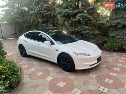 Тесла Модель 3 2024 в Киеве на Automoto.ua Белый Тесла Модель 3, объемом двигателя 0 л и пробегом 10 тыс. км за 30000 $, фото 1 на Automoto.ua