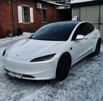 Белый Тесла Модель 3, объемом двигателя 0 л и пробегом 5 тыс. км за 28900 $, фото 1 на Automoto.ua