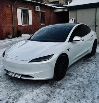 Білий Тесла Модель 3, об'ємом двигуна 0 л та пробігом 5 тис. км за 28900 $, фото 1 на Automoto.ua