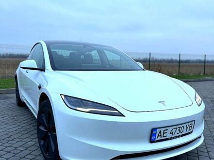 Белый Тесла Модель 3, объемом двигателя 0.33 л и пробегом 2 тыс. км за 32700 $, фото 1 на Automoto.ua