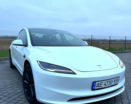 Белый Тесла Модель 3, объемом двигателя 0.33 л и пробегом 2 тыс. км за 32700 $, фото 1 на Automoto.ua