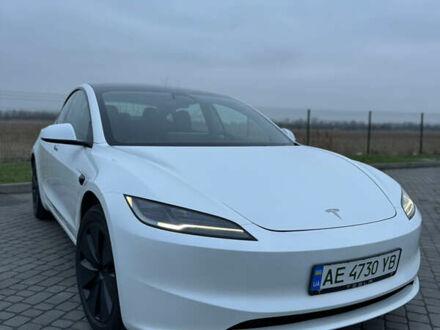 Белый Тесла Модель 3, объемом двигателя 0 л и пробегом 2 тыс. км за 32700 $, фото 1 на Automoto.ua