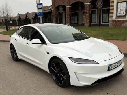 Белый Тесла Модель 3, объемом двигателя 0 л и пробегом 172 тыс. км за 38500 $, фото 1 на Automoto.ua