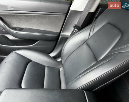 Черный Тесла Модель 3, объемом двигателя 0 л и пробегом 100 тыс. км за 19500 $, фото 4 на Automoto.ua