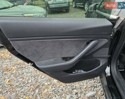 Чорний Тесла Модель 3, об'ємом двигуна 0 л та пробігом 130 тис. км за 12700 $, фото 8 на Automoto.ua